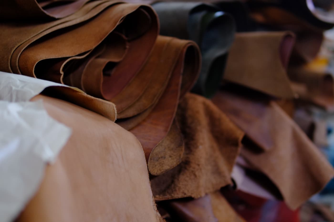 Selecting full-grain leather hides