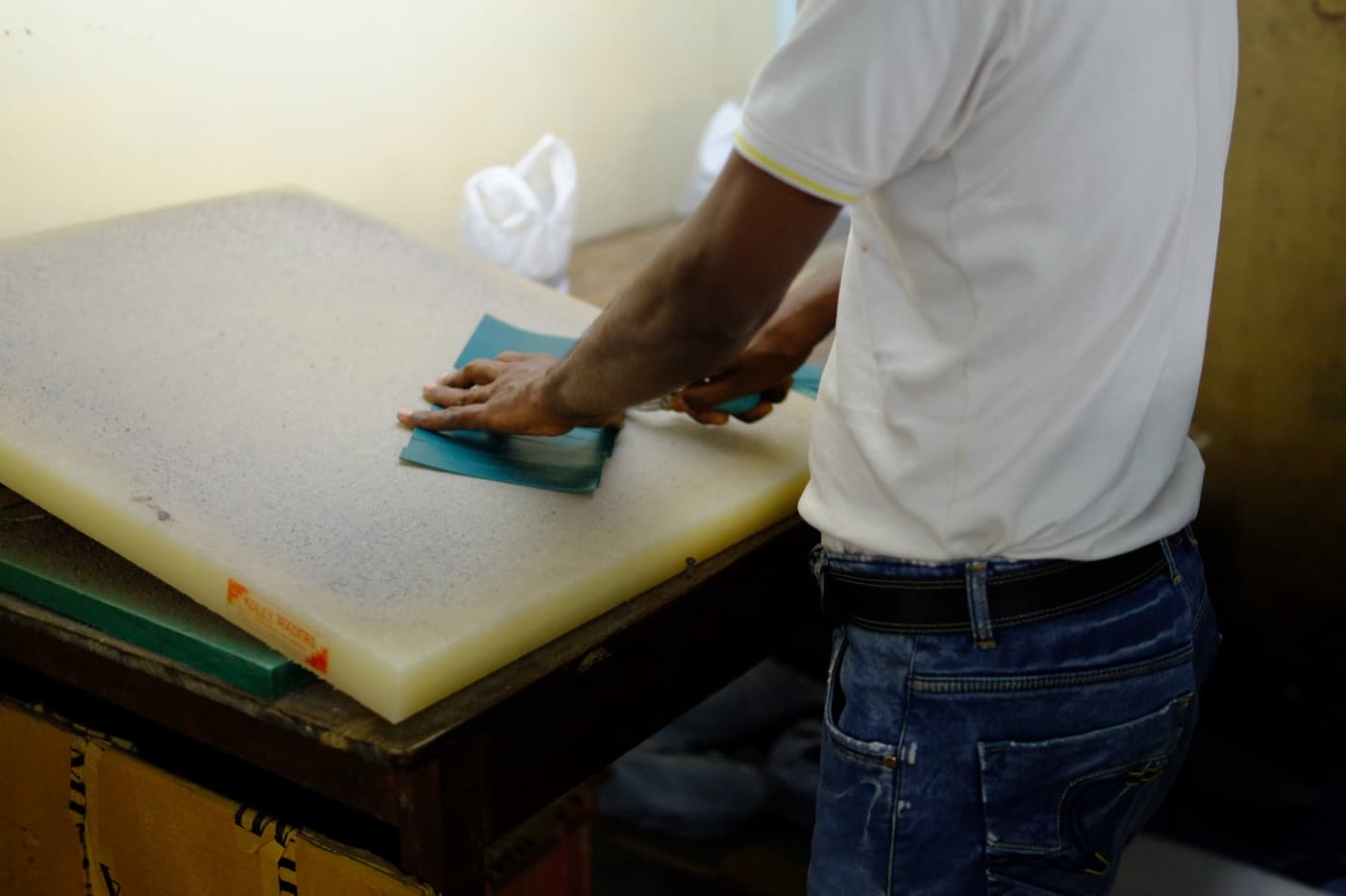 Hand-finishing the edge of a leather piece